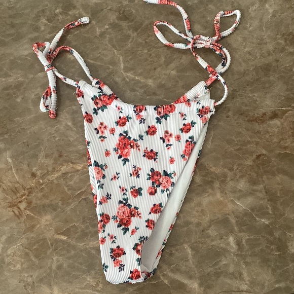 SHEIN floral bikini - Picture 3 of 4